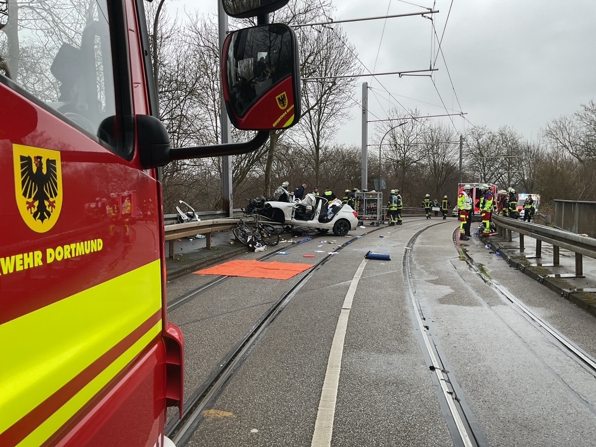 FW-DO: Schwerer Verkehrsunfall in Marten mit 3 Verletzten