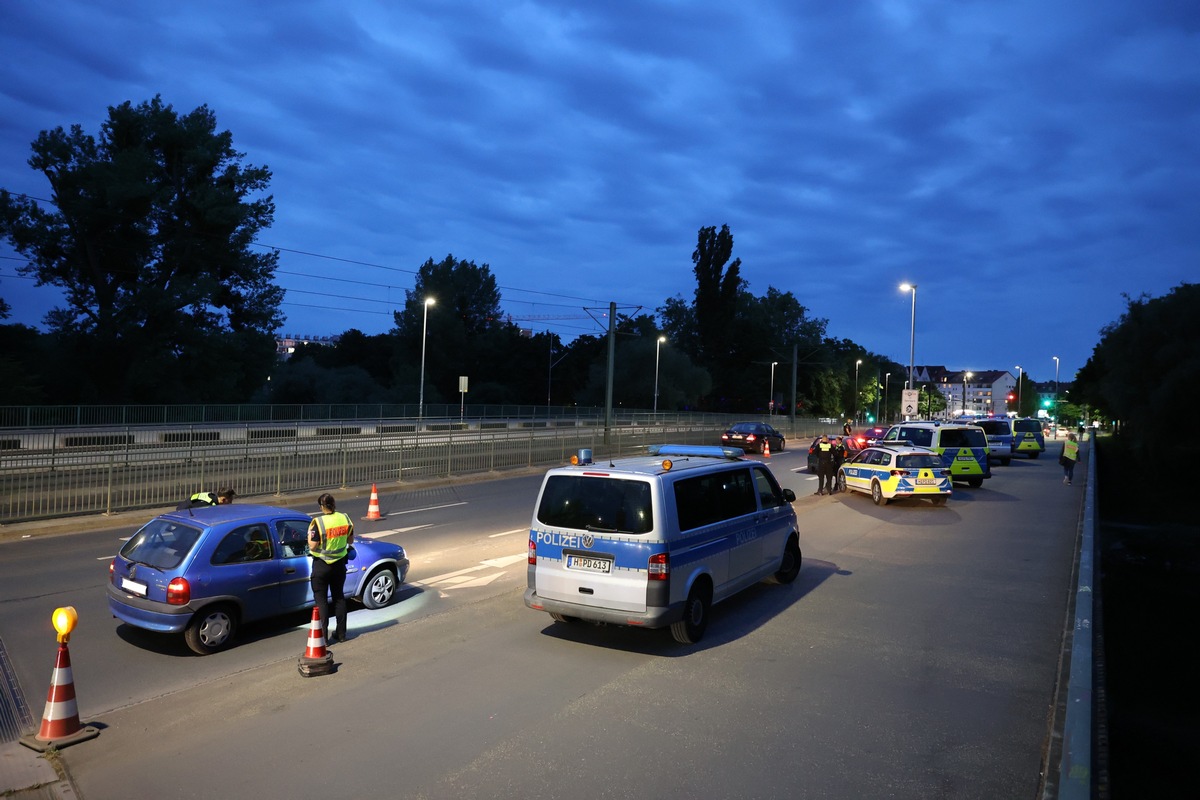 POL-H: Ricklingen/Stöcken: Polizei Hannover ahndet zahlreiche Verkehrsverstöße bei Großkontrollen