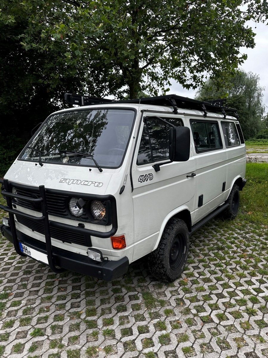 POL-HST: Totalentwendung eines weißen VW T3 Syncro in Stralsund