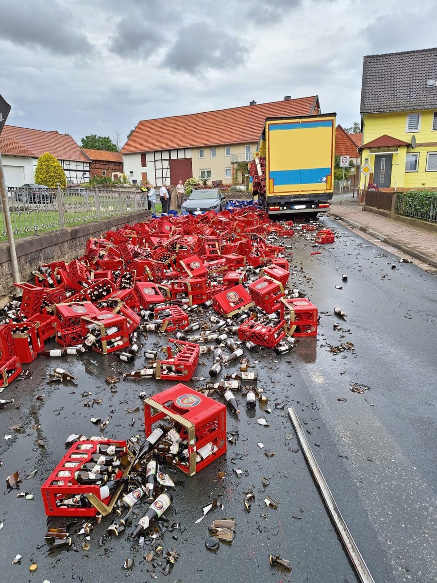 POL-NOM: Mangelnde Ladungssicherung führt zu Unfall