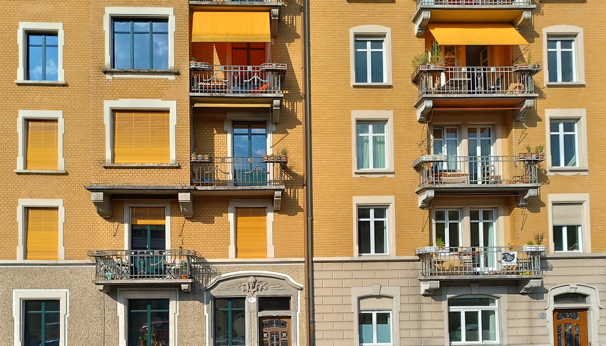 Steigende Mieten, fehlender Wohnraum / Wohnungskrise verschärft Armut: Caritas fordert Massnahmen