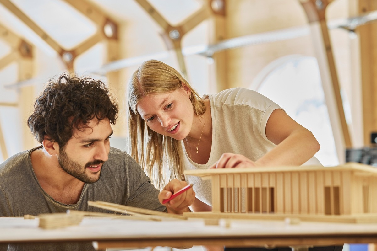 Neuer berufsbegleitender Master-Fernstudiengang „Nachhaltige Architektur und Technik“