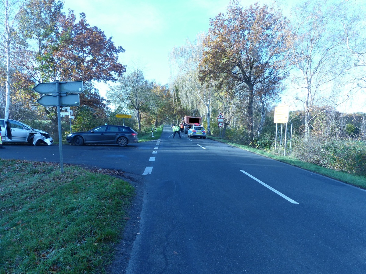 POL-CUX: Verkehrsunfall zwischen Sattelzug und Pkw