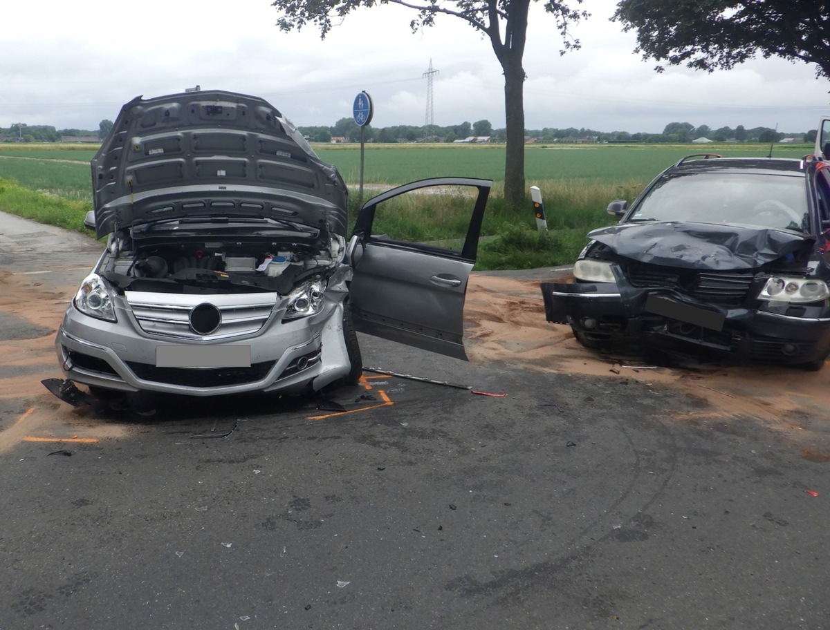 POL-KLE: Kerken - Verkehrsunfall / Zwei schwerverletzte Personen