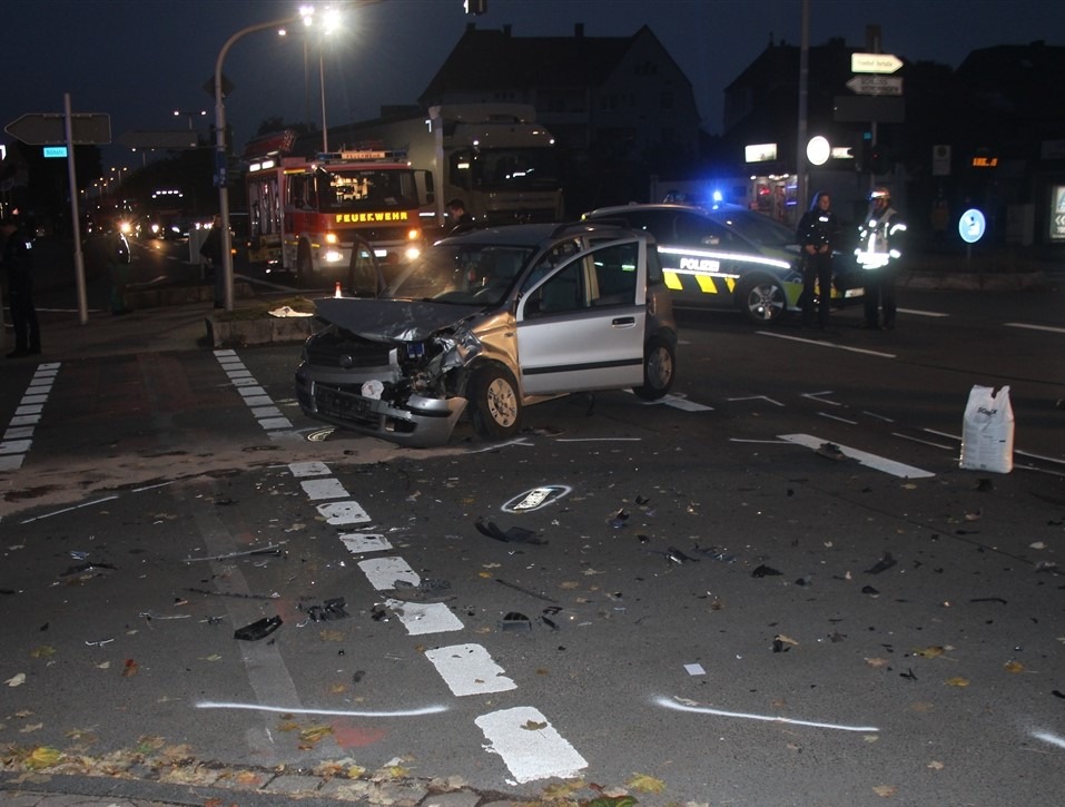 POL-HA: Verkehrsunfall in Vorhalle - Zwei leicht verletzte Autofahrerinnen