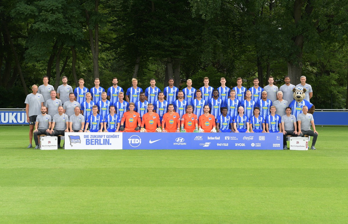 Neue Teamfotos von Herthas Profis und U23