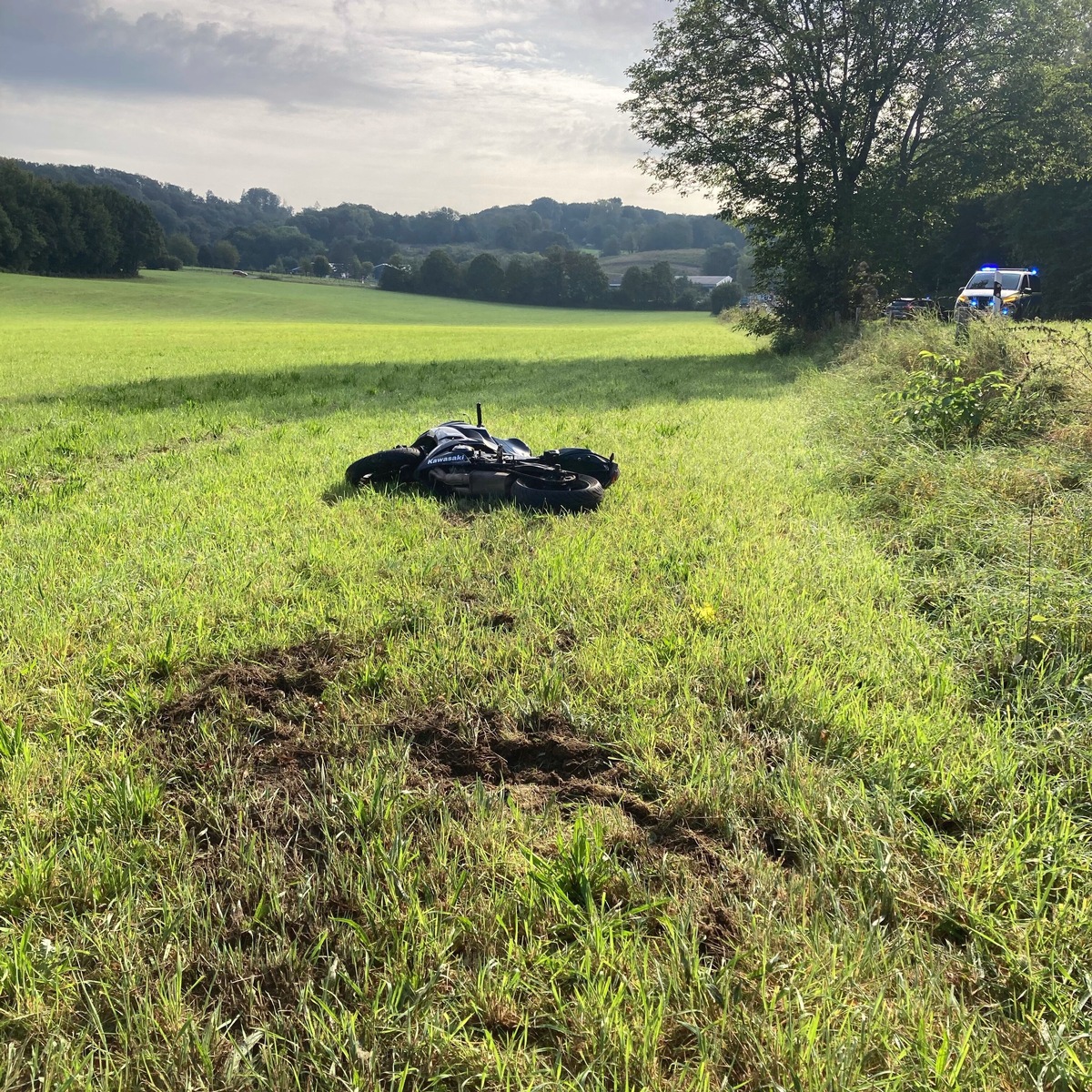 POL-RBK: Bergisch Gladbach - Motorradfahrerin bei Sturz schwer verletzt