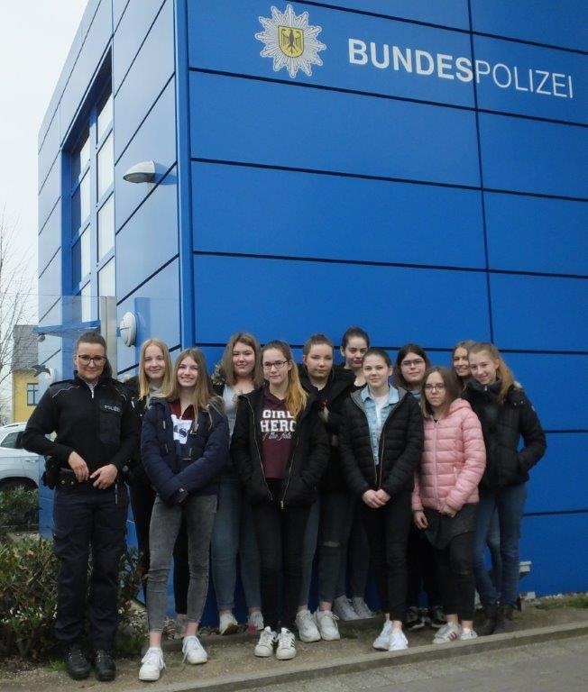 BPOL NRW: Girls&#039; Day bei der Bundespolizeiinspektion Kleve und im Bundespolizeirevier Kempen