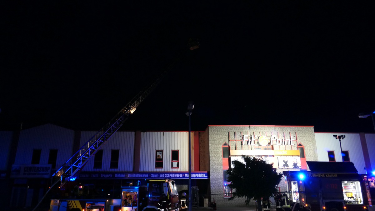 Feuerwehr Kalkar: Brand im Kalkar - Fitnessstudio erneut betroffen