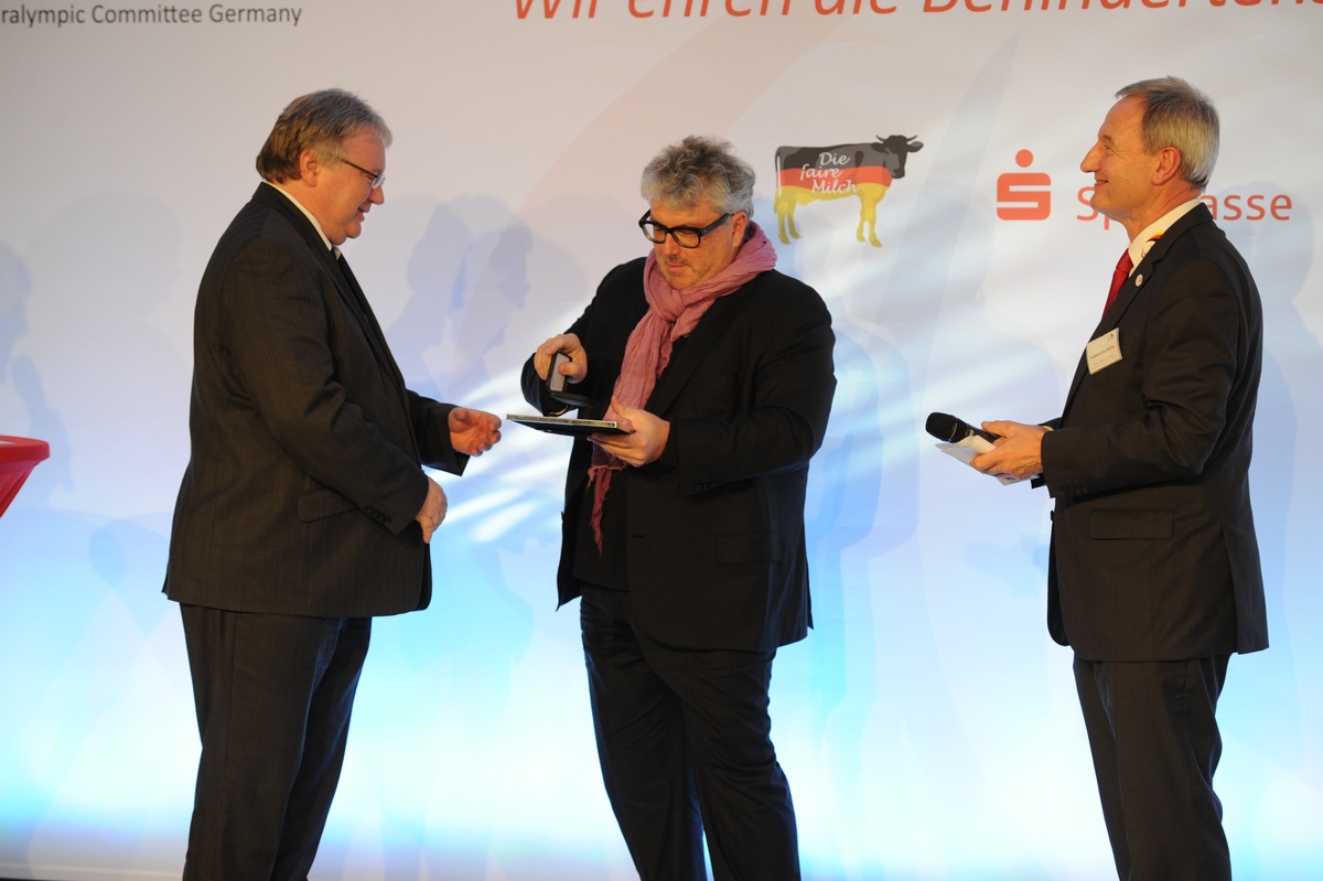 Apotheker übergeben Ehrenpreis im Behindertensport (FOTO)