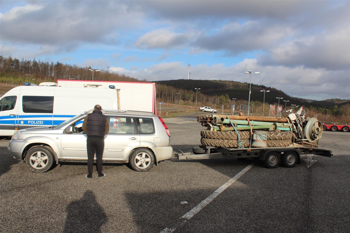 POL-PDKL: Überladenes Fahrzeuggespann Aus Dem Verkehr Gezogen ...