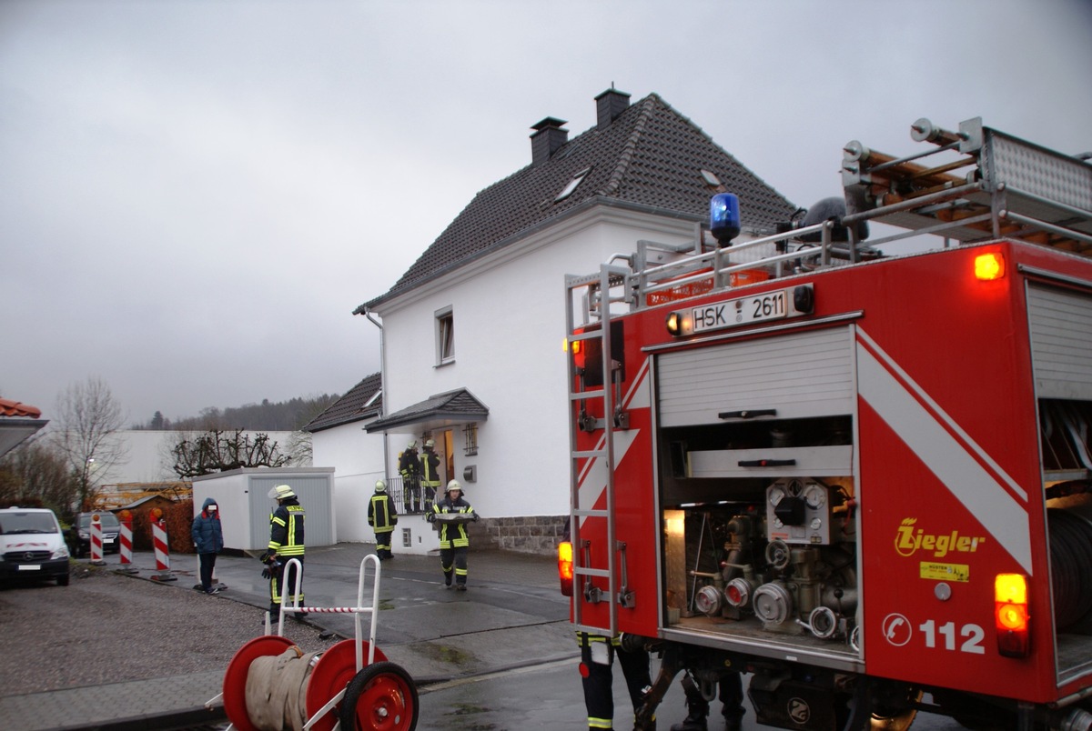 FW-AR: Arnsberger Feuerwehr hat Rußbrand im Kamin schnell im Griff