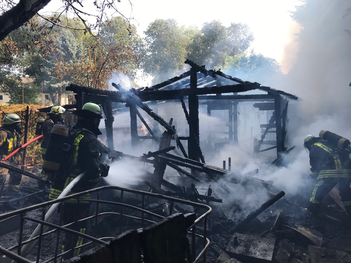 FW-DO: Gartenlaube durch Feuer komplett zerstört