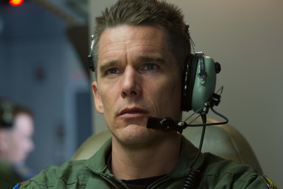 Free-TV-Premiere für Actiondrama &quot;Good Kill - Tod aus der Luft&quot; im ZDF / Doku und Webstory über umstrittene Drohneneinsätze ergänzen Spielfilm (FOTO)