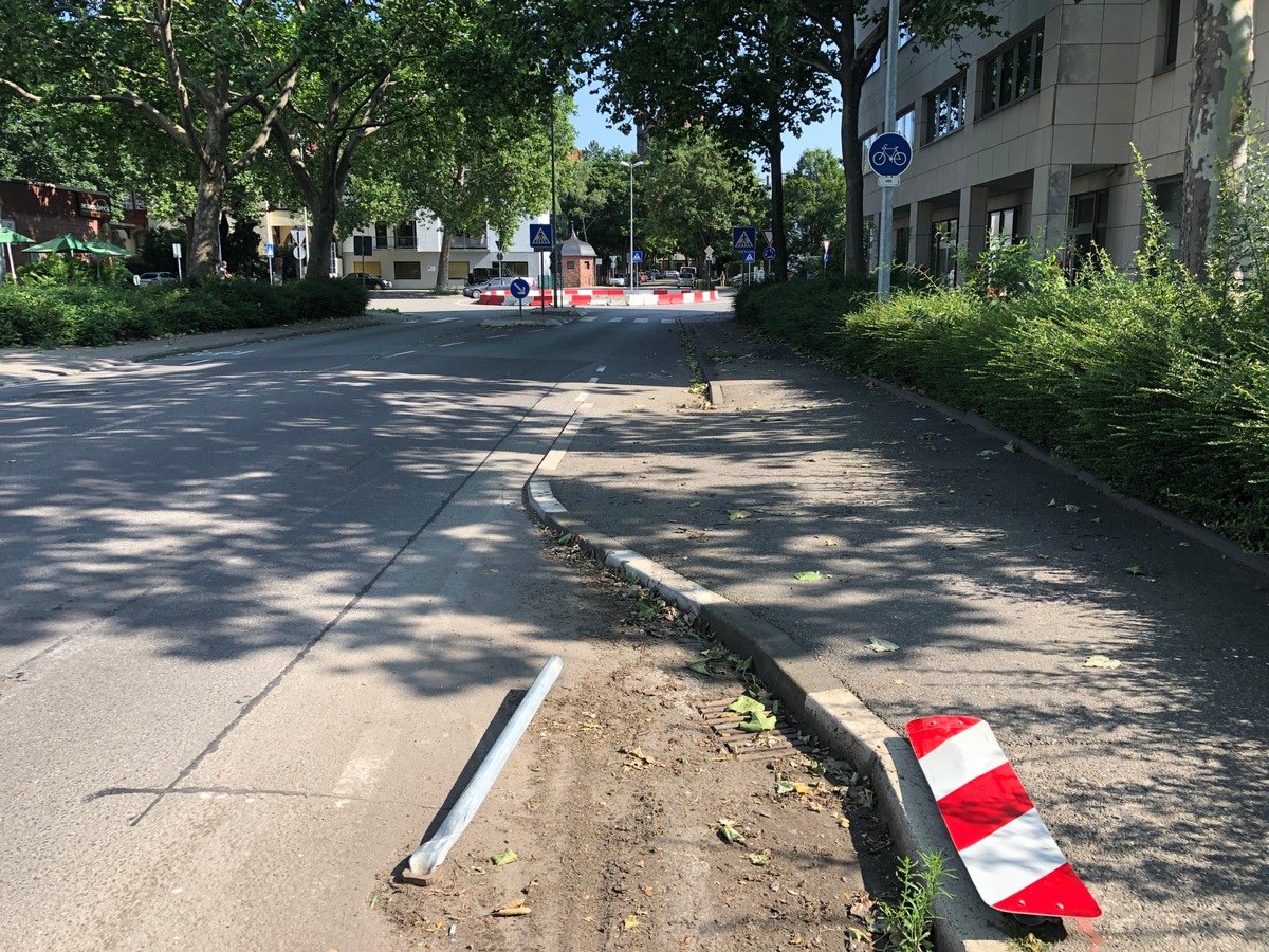 POL-PDWO: Verkehrsunfallflucht in der Wormser Innenstadt