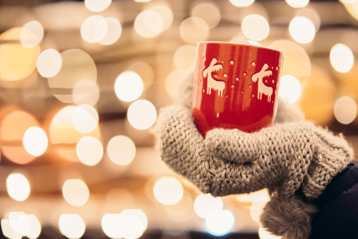 Weihnachtsmarkt und Glühweinzauber / In der Vorweihnachtszeit lieber mit Bus und Bahn