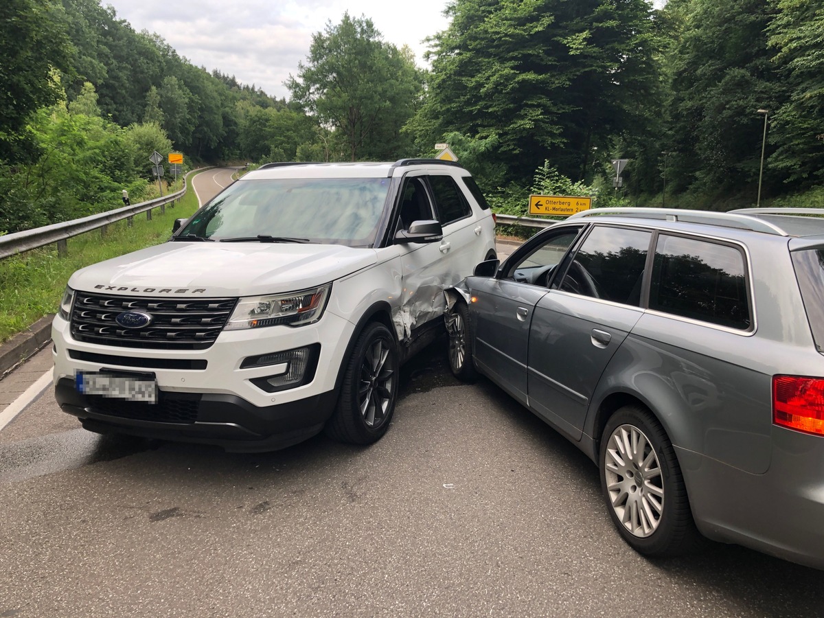 POL-PPWP: Unfall: Viel Blechschaden und Leichtverletzte