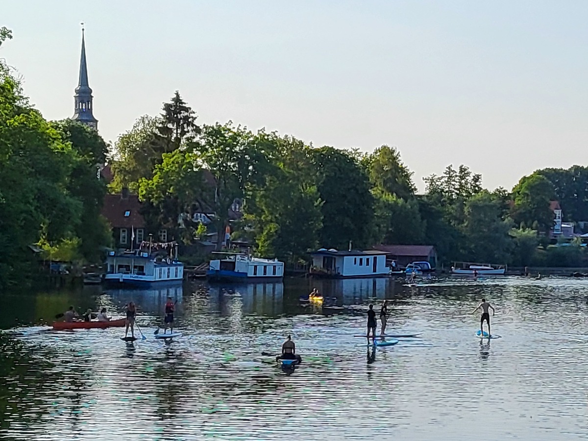 Neu in der Hansestadt Stade. Fitnessparcours auf dem Wasser