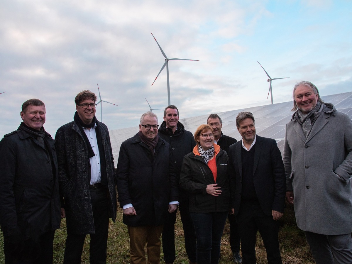 Robert Habeck besichtigt den Energiepark Lausitz