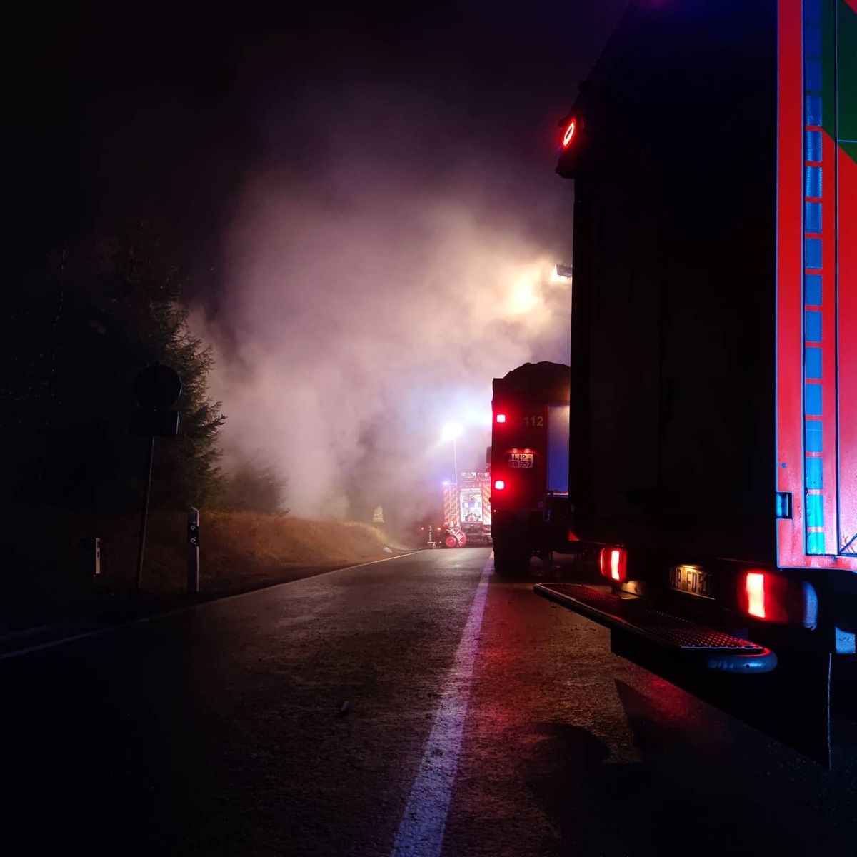 FW-DT: PKW-Brand nach Alleinunfall