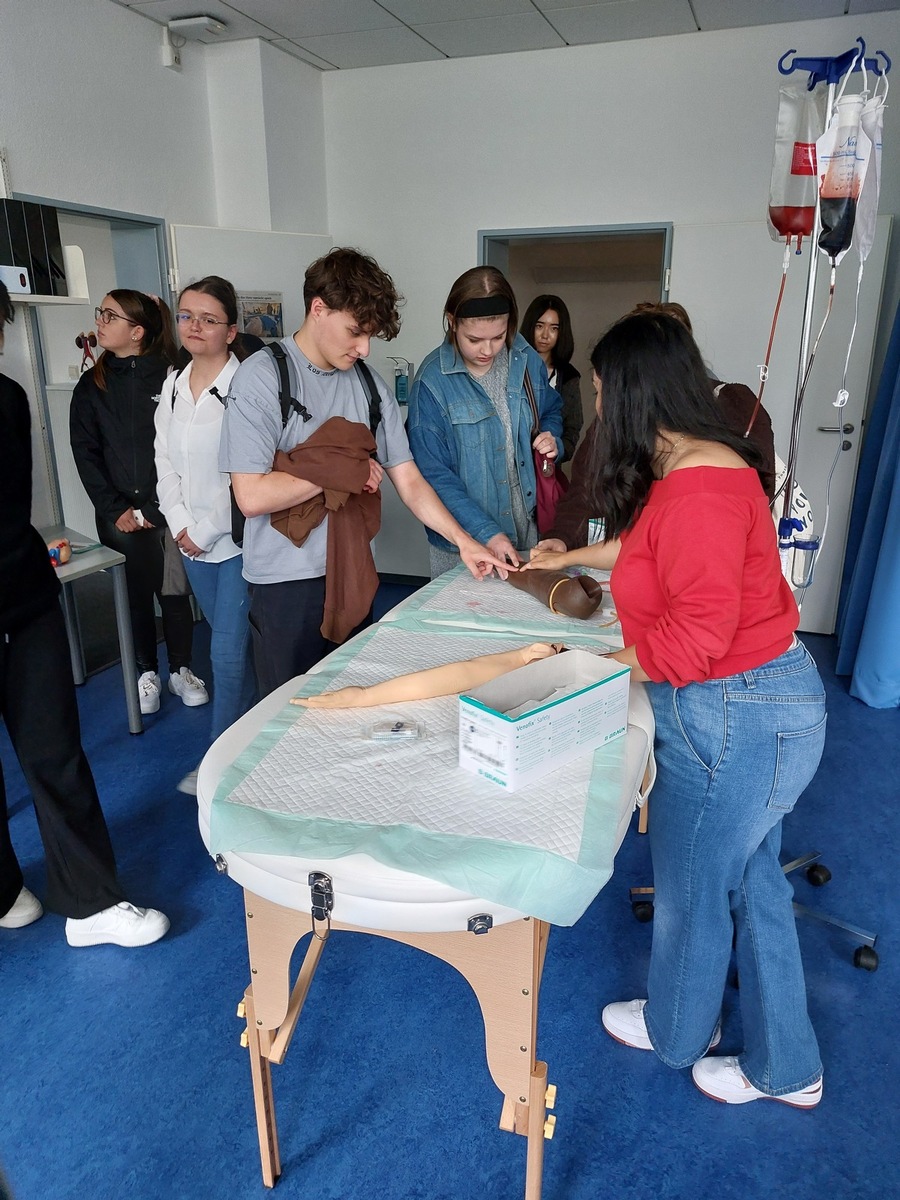 Vom Klassenzimmer in den Operationsraum der Hochschule Bremerhaven