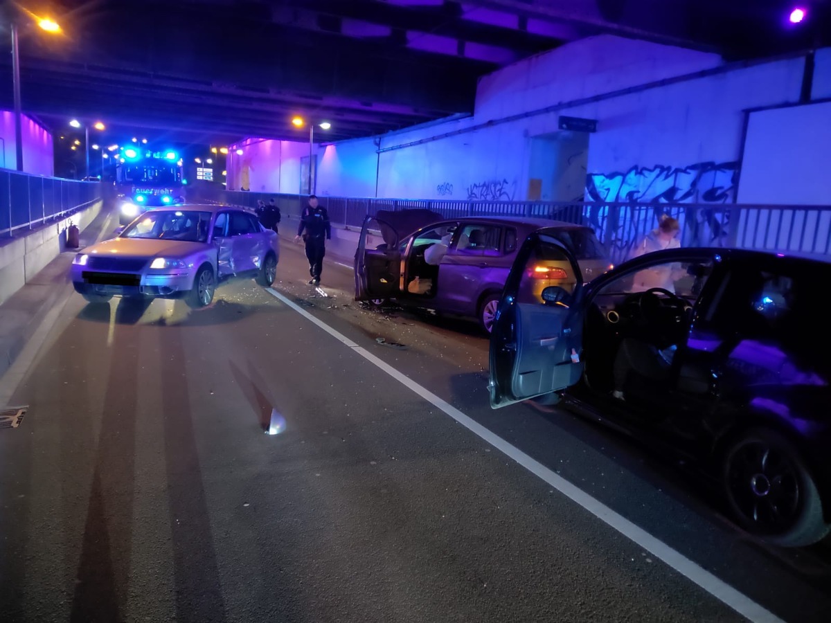 FW-GE: Verkehrsunfall auf der Bismarckstraße fordert fünf verletzte Personen