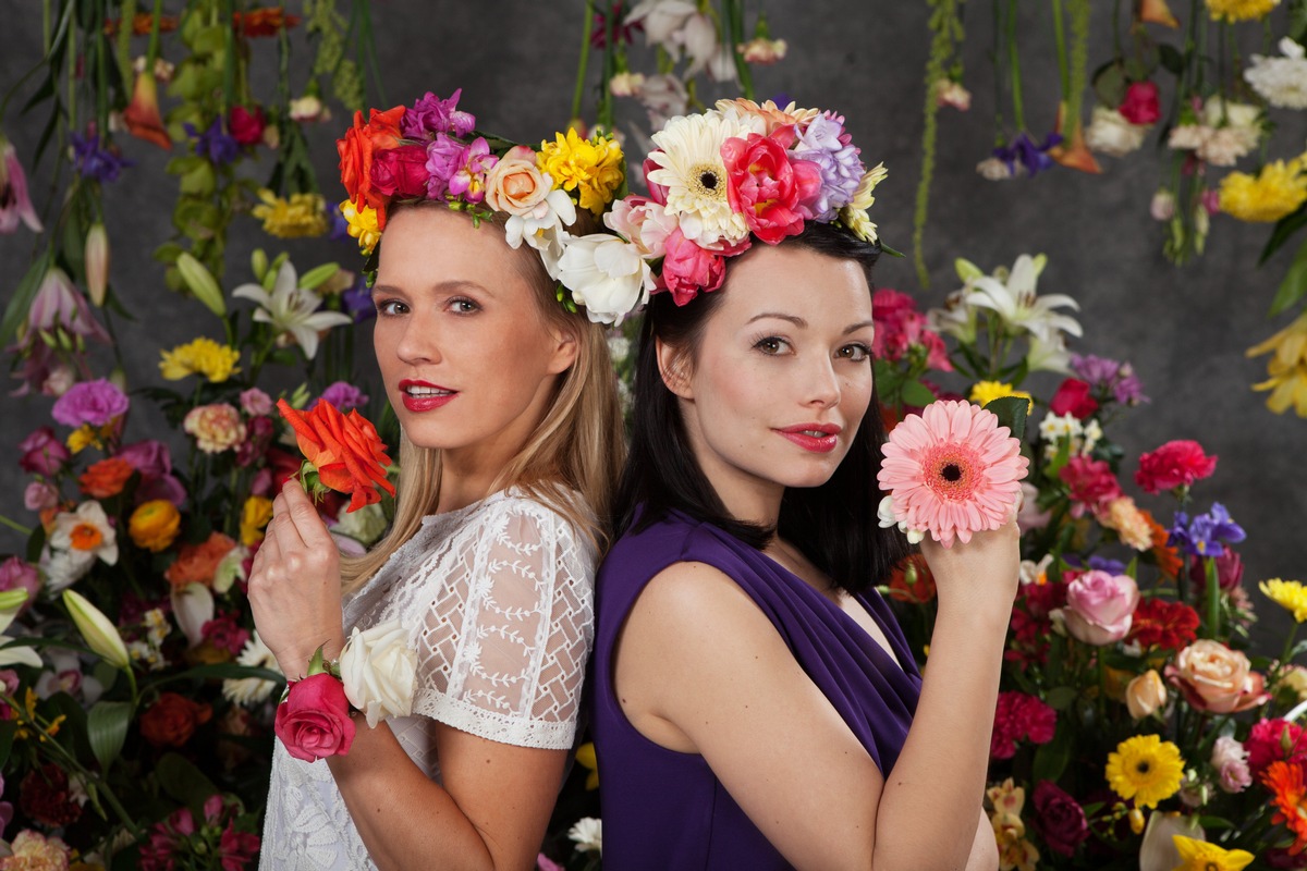 Freundinnen kennen ihre Lieblingsblumen / Die Blumengeheimnisse von Cosma Shiva Hagen und Nova Meierhenrich (FOTO)