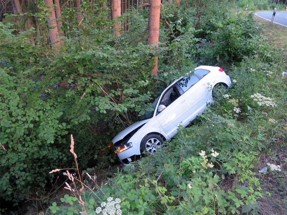 POL-OE: 35-Jähriger bei Alleinunfall verletzt