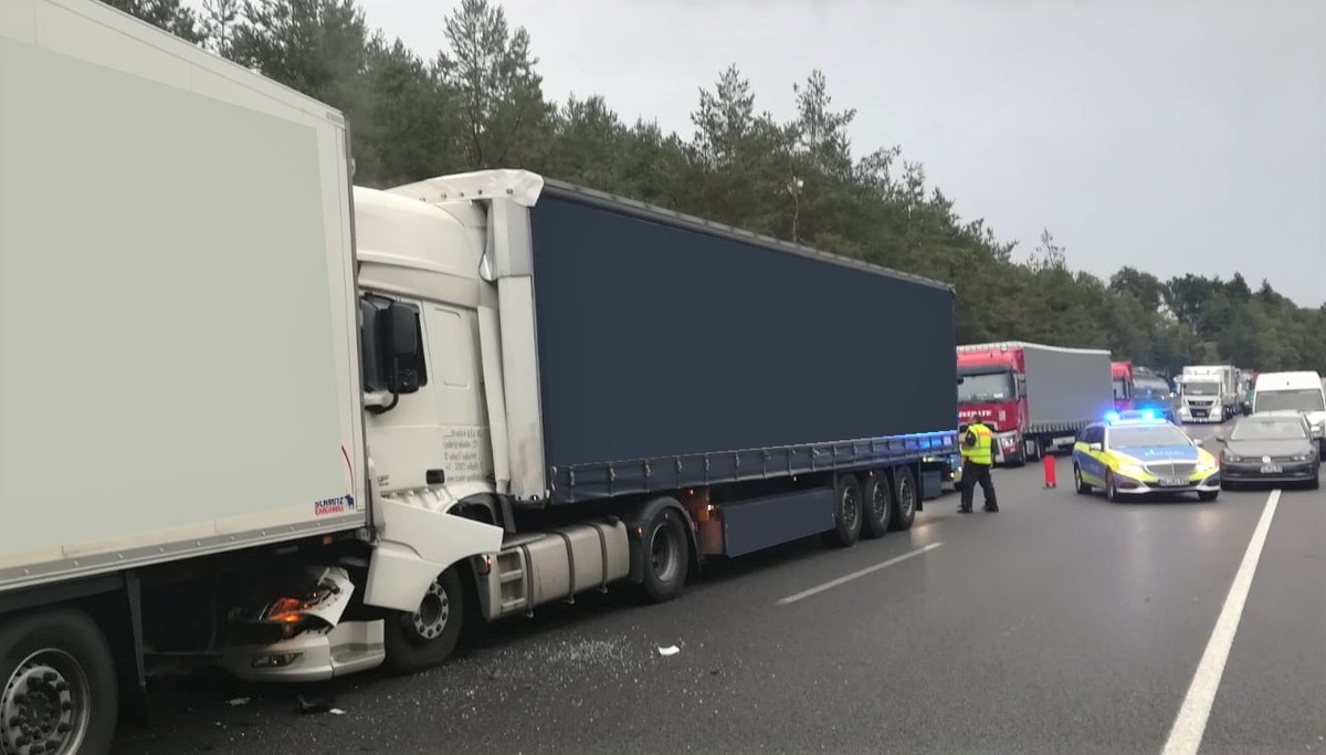 POL-WL: Stauende übersehen ++ Buchholz/Trelde - Tank angestochen und Diesel entwendet ++ Winsen - Unfallbeteiligter fuhr einfach weiter