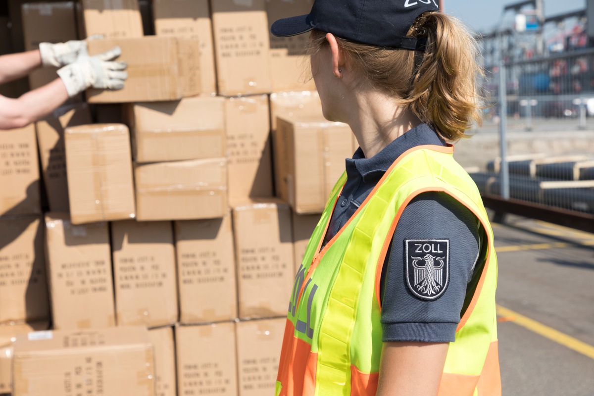 HZA-BI: Besonders zur Weihnachtszeit: Wie das Paket schnell und sicher durch den Zoll kommt/Neue IT-Anwendung erleichtert die Zollabfertigung von Paketsendungen