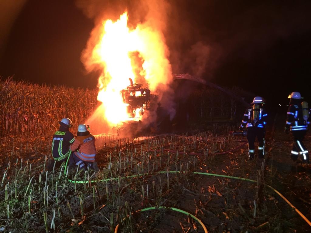 POL-NI: Maishäcksler geht in Flammen auf / Totalschaden