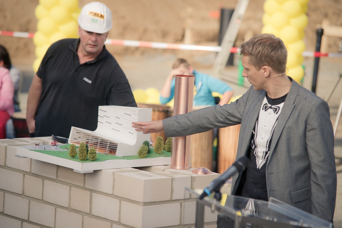 Oliver Pocher legt Grundstein für neues Ronald McDonald Haus in Sankt Augustin (BILD)