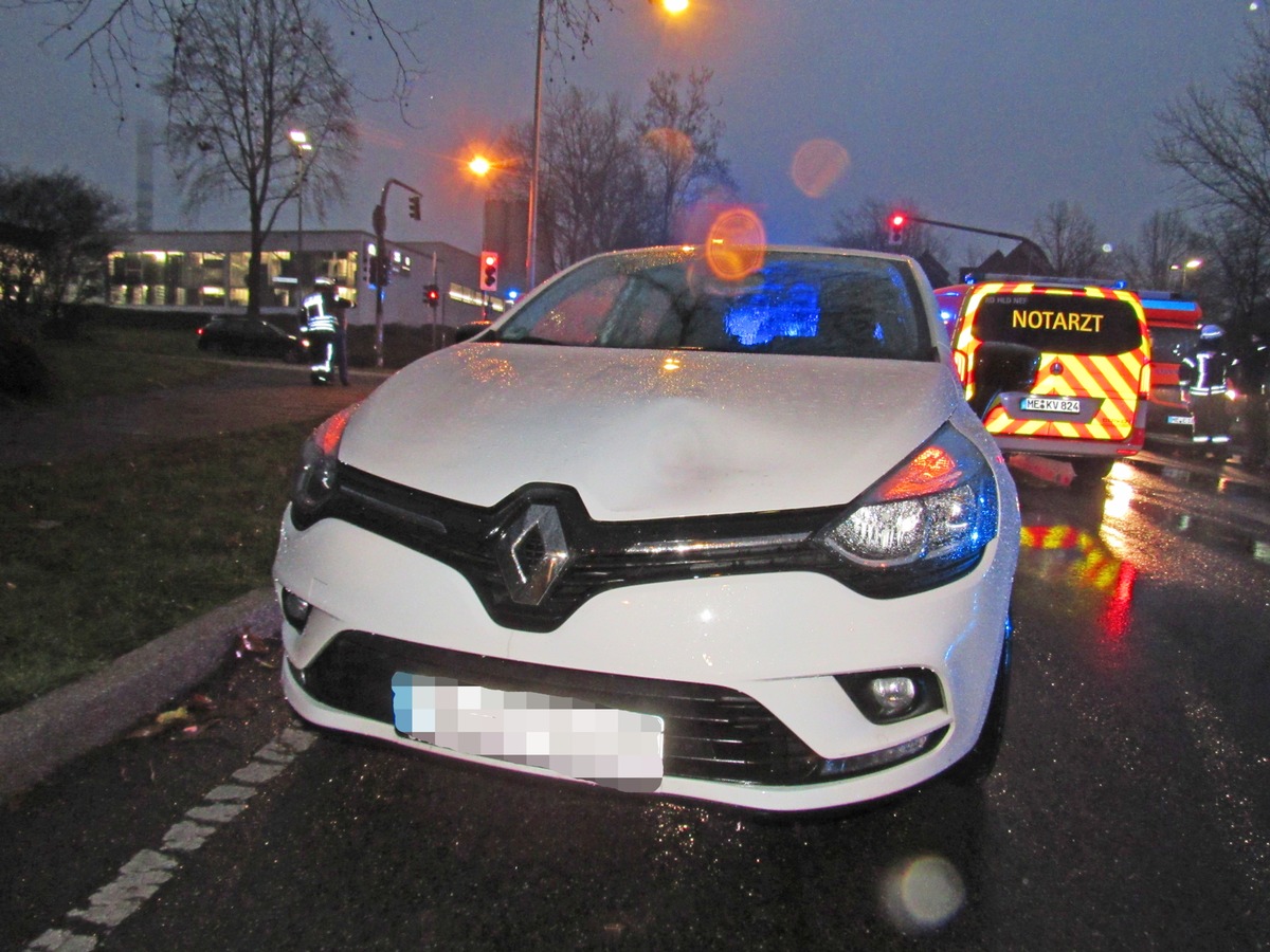 POL-ME: Seniorin bei Verkehrsunfall schwerstverletzt - Erkrath - 2012031