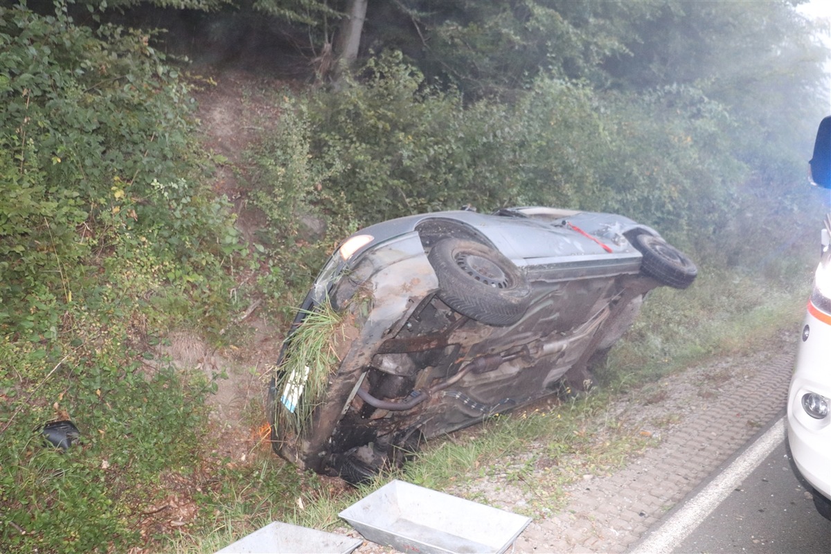 POL-HX: Bei Verkehrsunfall überschlagen