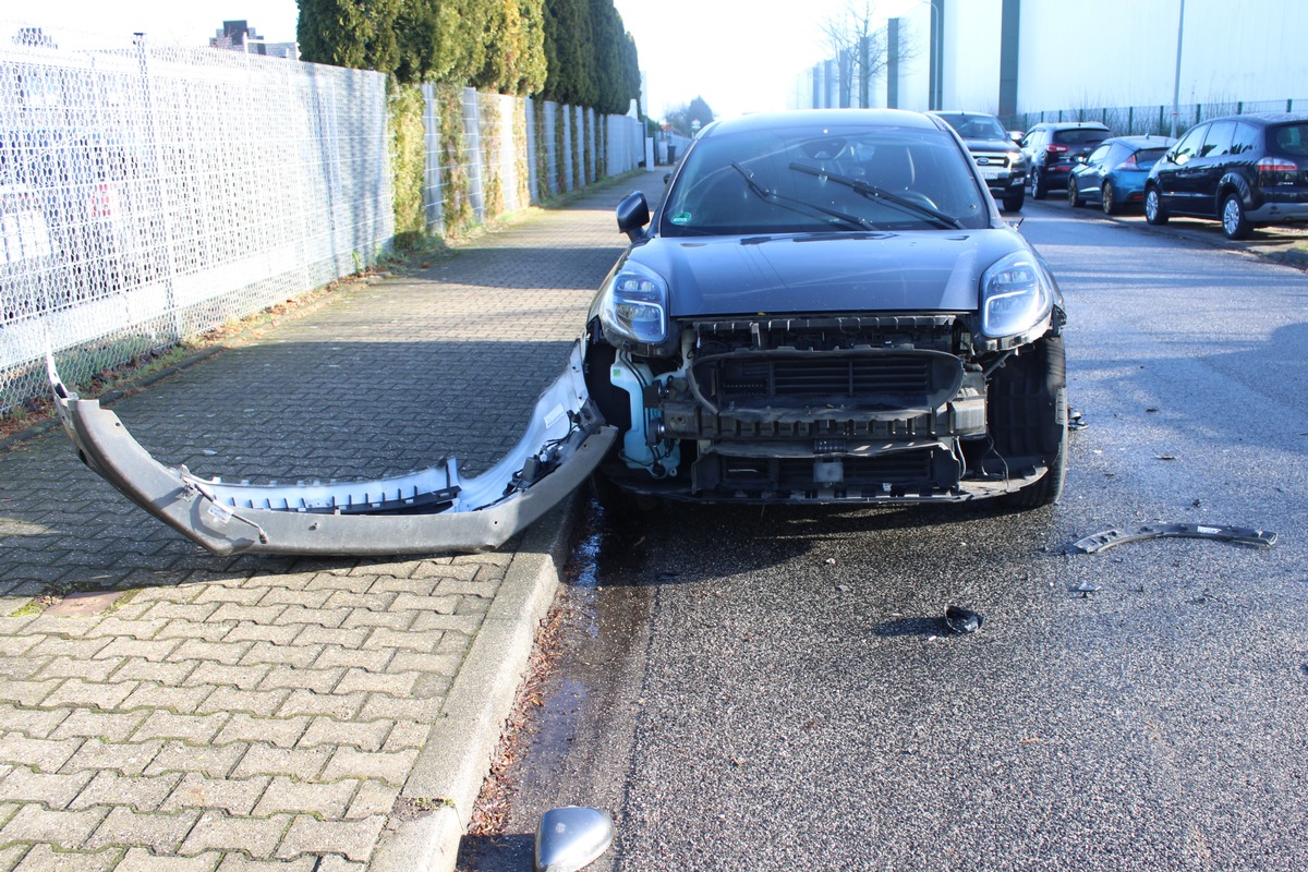 POL-DN: Hoher Sachschaden nach Unfallflucht - Zeugen gesucht