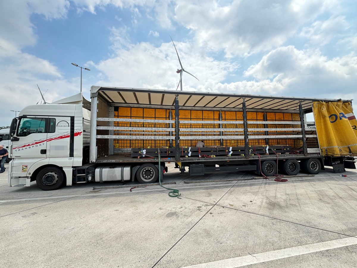 POL-DEL: Autobahnpolizei Ahlhorn: Mangelhafte Ladungssicherung auf der Autobahn 1 im Landkreis Oldenburg