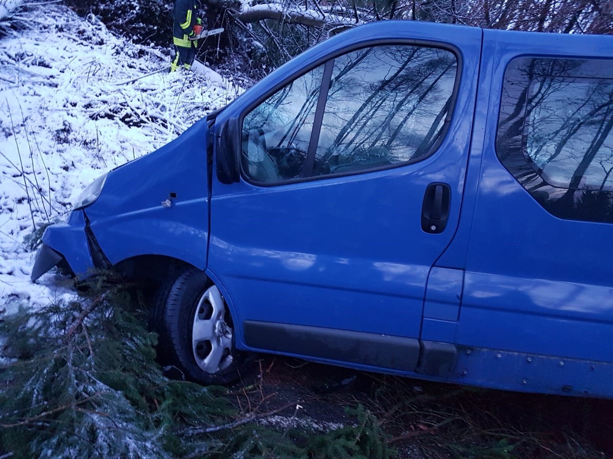 FW Borgentreich: Unfall eines PKW im Bühne L838