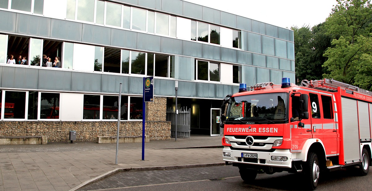 FW-E: Undichtes Fläschchen im Chemieraum lässt geringe Mengen Brom verdampfen, niemand wurde verletzt