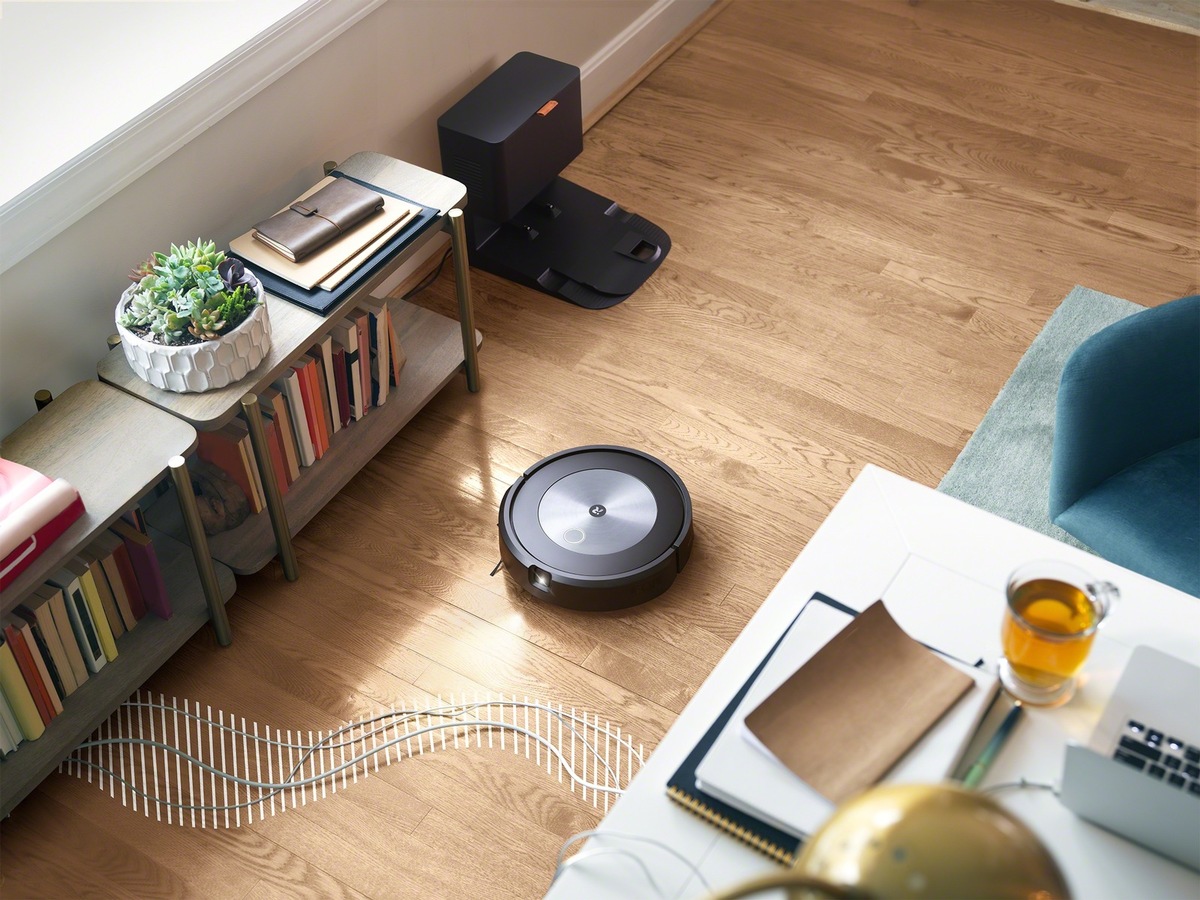 Nouveau robot aspirateur iRobot Roomba j7+