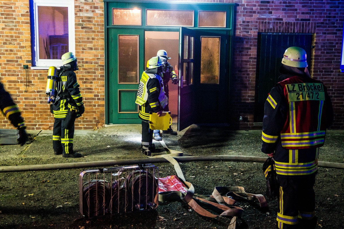 FW Flotwedel: Kaminofen sorgt für Feuerwehreinsatz