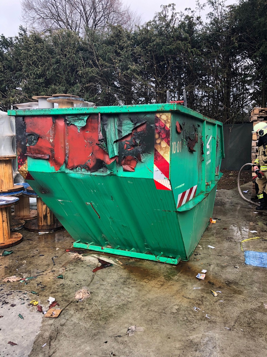 POL-ME: Containerbrand - die Polizei ermittelt - Hilden - 2303024