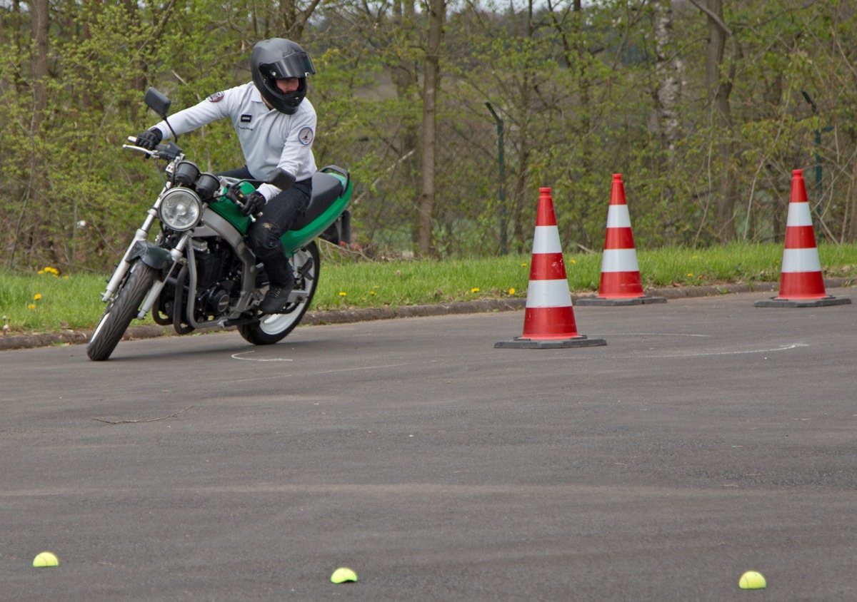 POL-MR: Auf geht&#039;s - sicher und informiert in die Motorradsaison Info- und Trainingstag am 27. April rund ums Motorrad beim Polizei-Motorsport-Club in Marburg