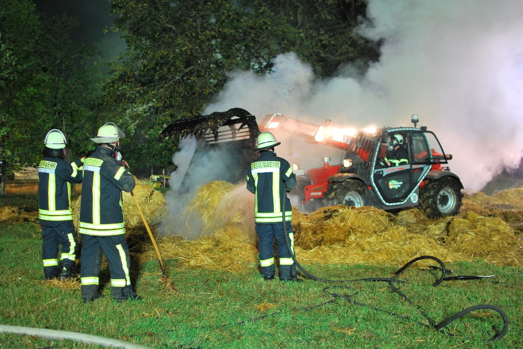 FW-MK: Strohballenbrand fordert 160 Einsatzkräfte