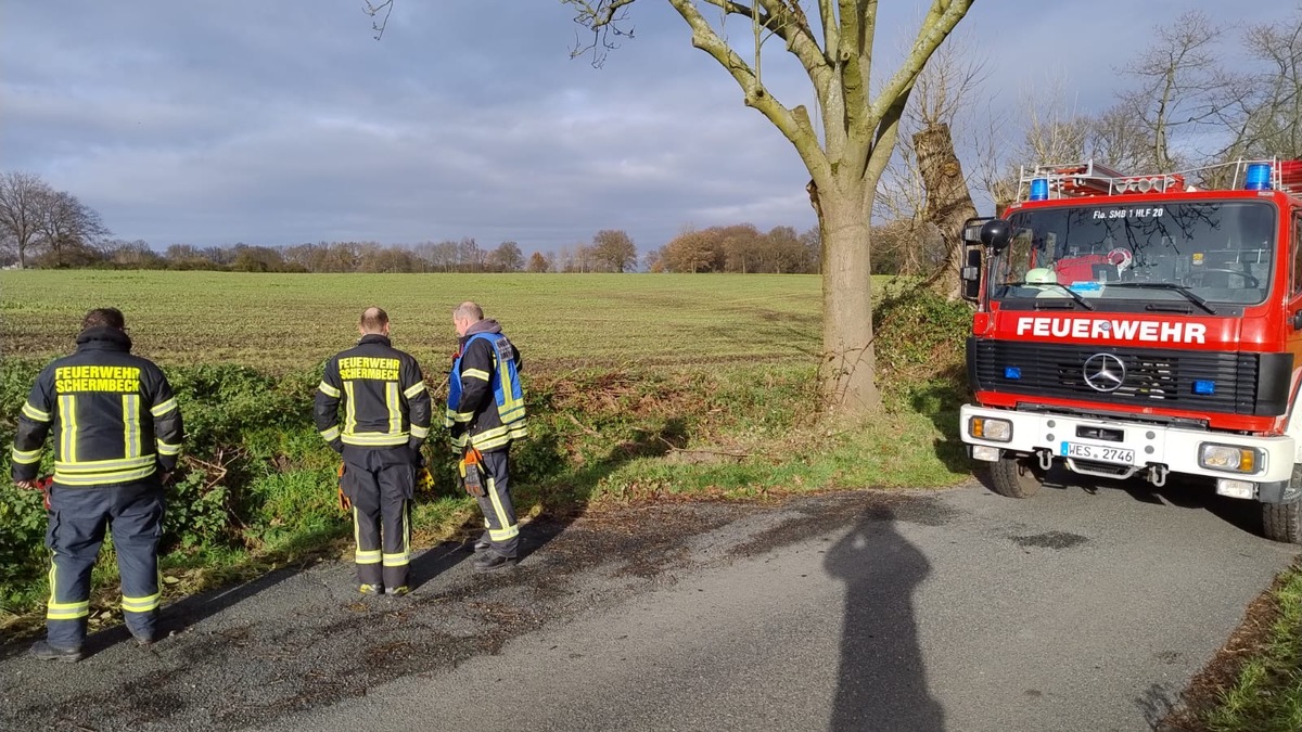 FW-Schermbeck: Unklare Flüssigkeit in Graben