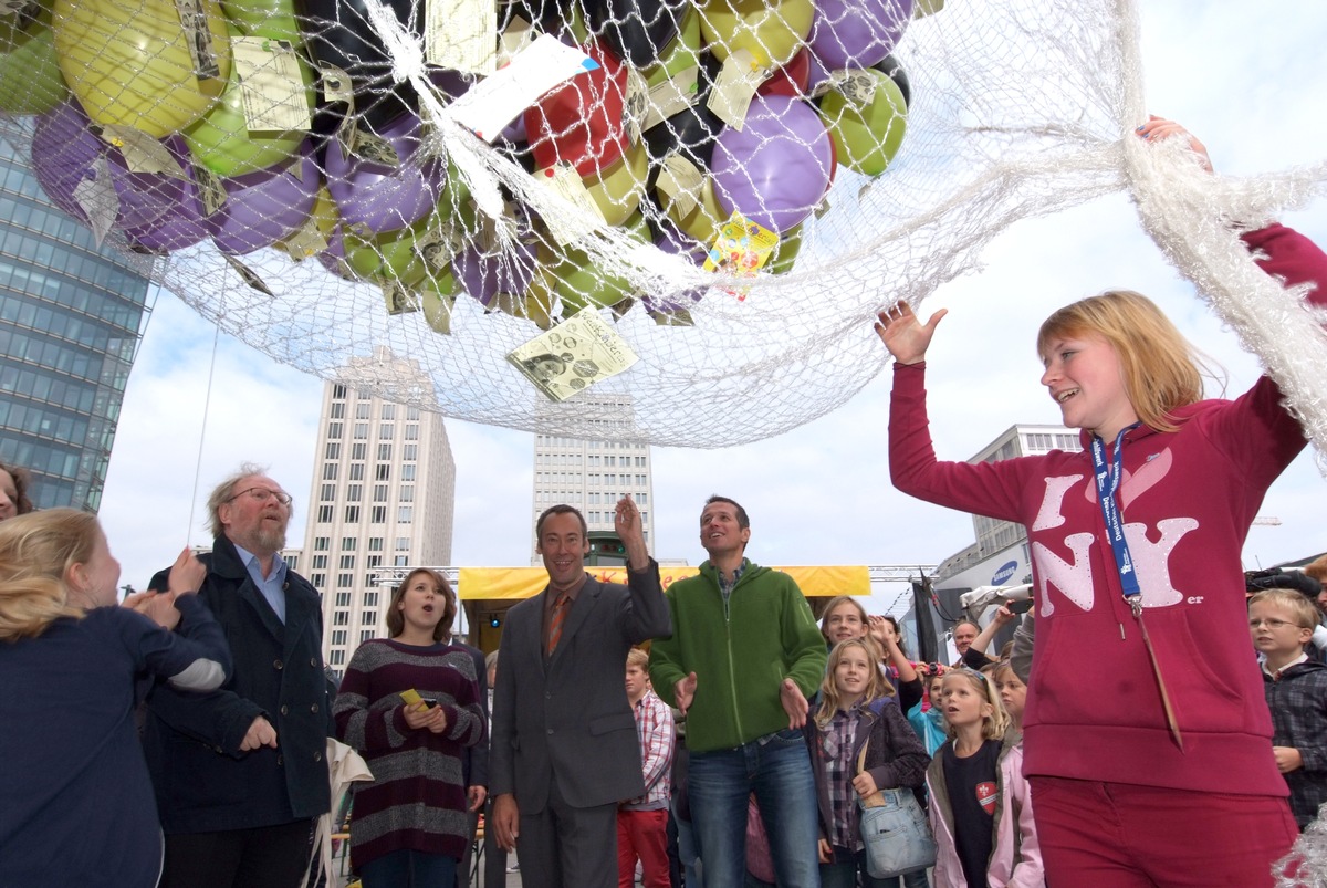 Bundeszentrales Weltkindertagsfest in Berlin eröffnet (BILD)