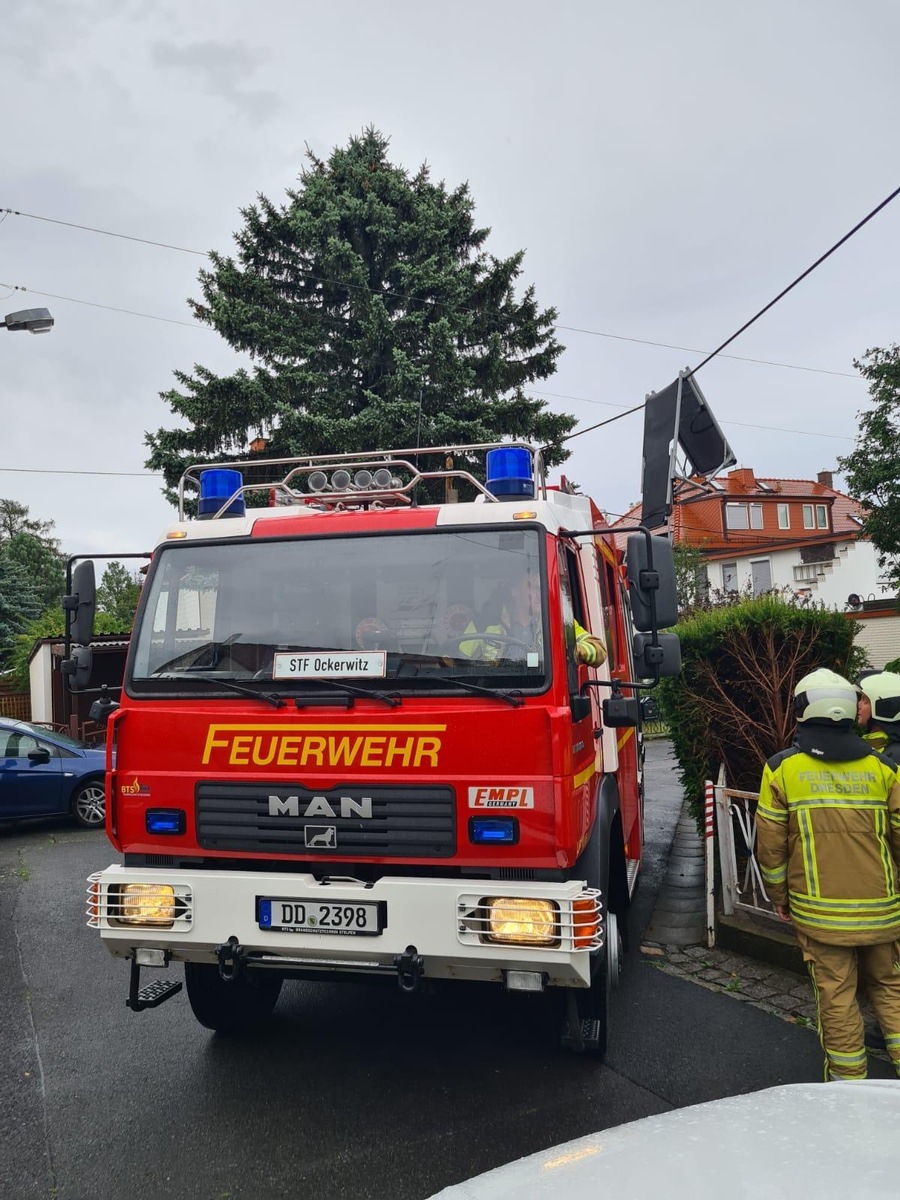 FW Dresden: Gewitter mit Sturmböen sorgt am späten Samstagnachmittag für mehrere Feuerwehreinsätze