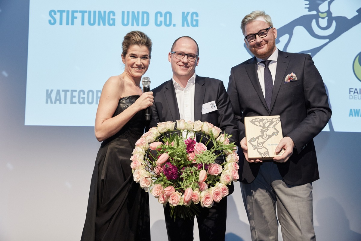 Auszeichnung für Fairen Handel: Lidl gewinnt Fairtrade-Award / Der Award bildet den Auftakt des &quot;Fairtrade Jahres&quot; von Lidl anlässlich der 10-jährigen Lizenz-Partnerschaft mit Fairtrade (FOTO)