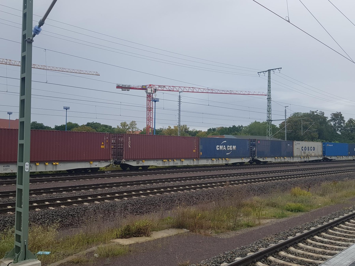 BPOLI MD: Für Fotos von der Stadt: Mann klettert auf Baukran an der &quot;Tunnelbaustelle&quot;