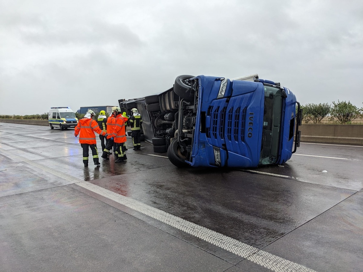 API-TH: Umgestürzter Sattelzug blockiert A 4 bei Eisenach in Ri. Frnakfurt a.M.