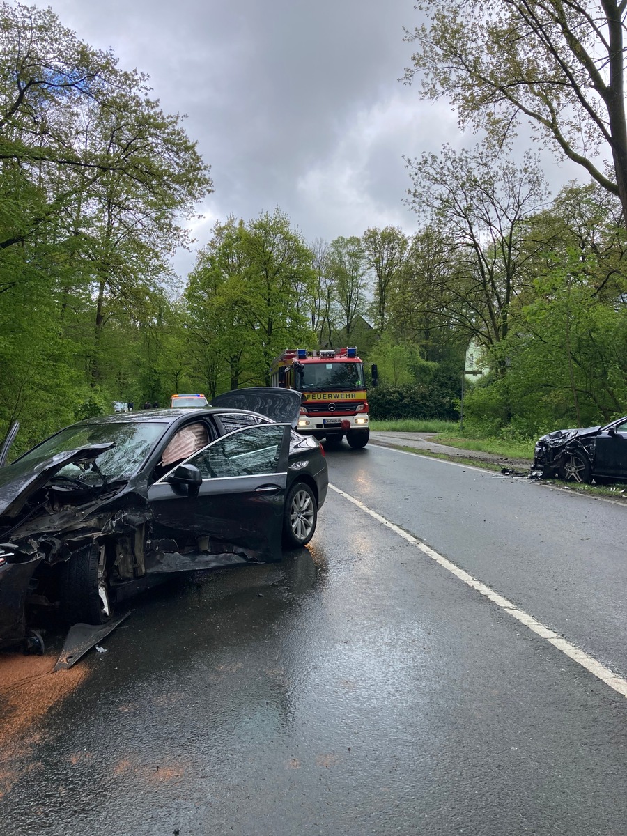 FW-EN: Schwerer Verkehrsunfall in Hattingen